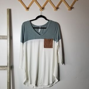 NWOT ZENANA PREMIUM WOMEN'S V-NECK BLOUSE SIZE LARGE